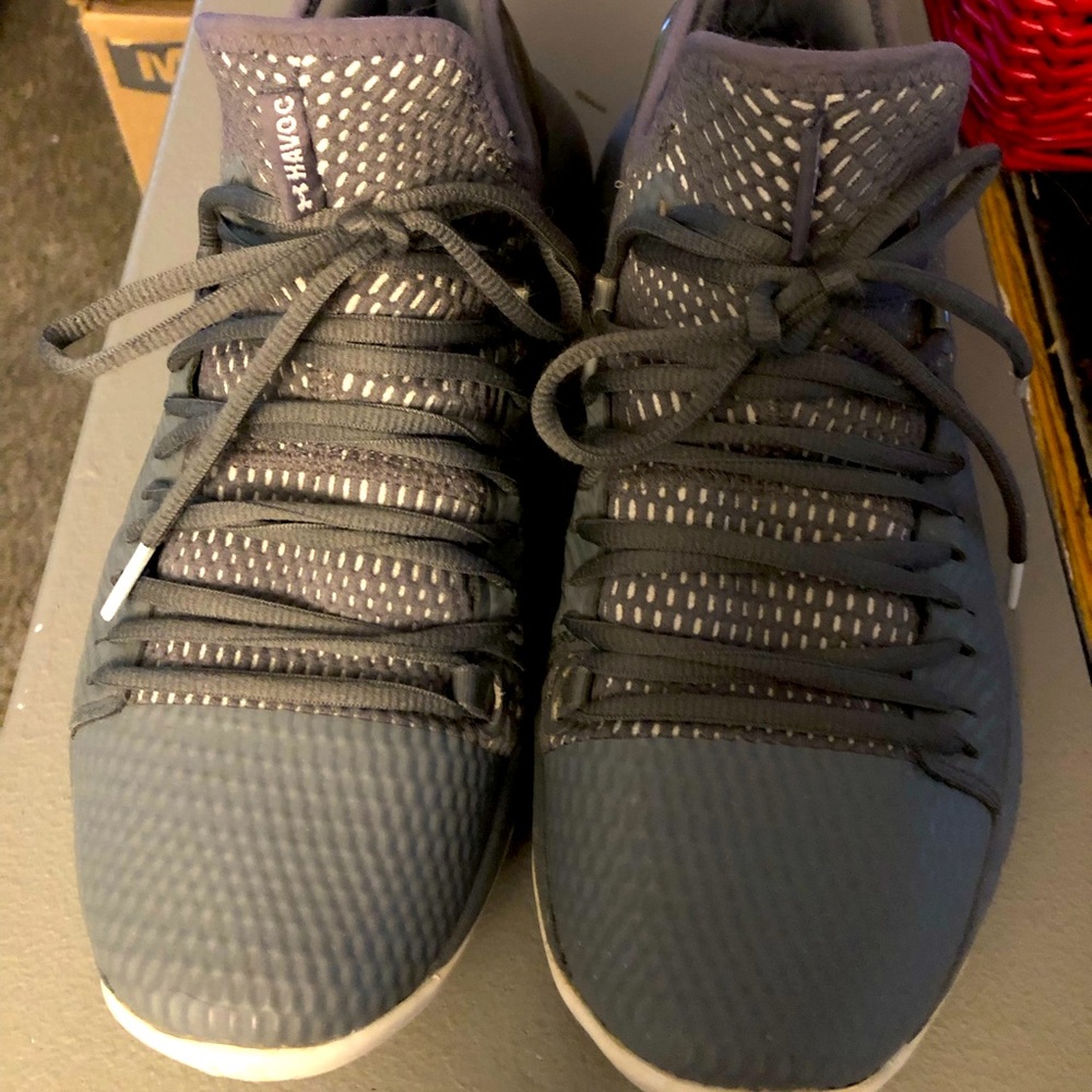 Men’s under armor sneakers